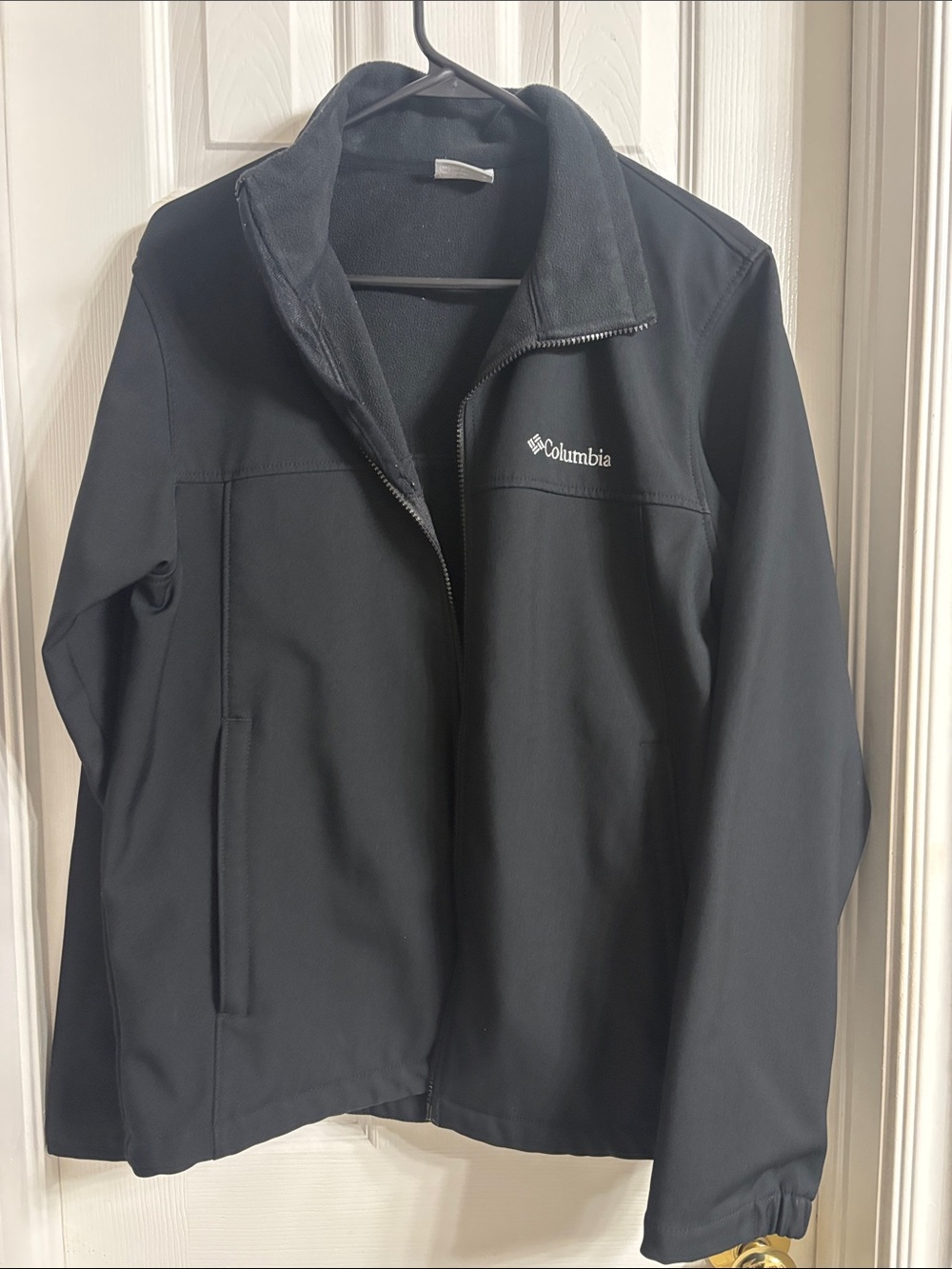 Columbia Men's Black Zip-Front Softshell Jacket